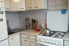 Недвижимость Квартиры / Продам 2-х комнатную квартиру,комнаты изолированные,в отличном районе, балкона нет.С развитой инфраструктурой,в отличном состоянии.Один собственник,документы готовы,в порядке.Рассмотрю любые варианты,кроме рассрочки.Торг при просмо